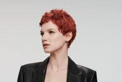 Goldwell Salon Only Hair Lacquer 600ml 9 Goldwell Salon Only Hair Lacquer 600ml -Kappersproducten Winkel go goldwell masterbrand campaign image beauty jessica 153 gw all 2021