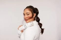 Olaplex No.4D Clean Volume Detox Dry Shampoo 250ml 9 Olaplex No.4D Clean Volume Detox Dry Shampoo 250ml -Kappersproducten Winkel olaplex no.4d model